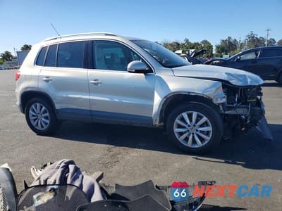 Czwarte zdjęcie samochodu z boku: 2011 VOLKSWAGEN TIGUAN S VIN:WVGAV7AX7BW502929 - miniatura