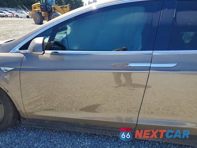 Zdjęcie 7 z 12 samochodu: 2016 TESLA MODEL X VIN:5YJXCAE48GF000461 - miniatura