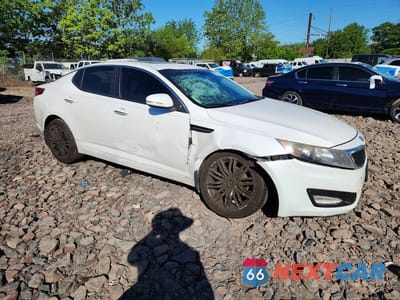 Czwarte zdjęcie samochodu z boku: 2012 KIA OPTIMA LX VIN:5XXGM4A7XCG030213 - miniatura