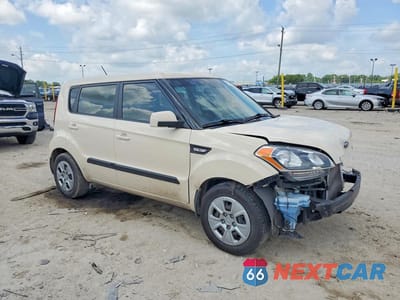 Czwarte zdjęcie samochodu z boku: 2012 KIA SOUL BASE VIN:KNDJT2A5XC7408664 - miniatura