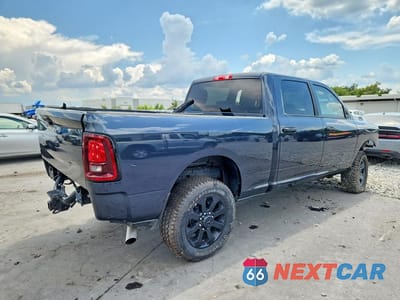 Trzecie zdjęcie samochodu z tyłu: 2025 RAM 2500 BIG HORN VIN:3C6UR5DJ7SG583048 - miniatura