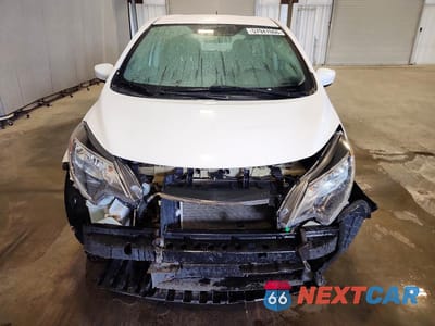 Piąte zdjęcie samochodu w środku: 2019 NISSAN VERSA NOTE S VIN:3N1CE2CP2KL355926 - miniatura