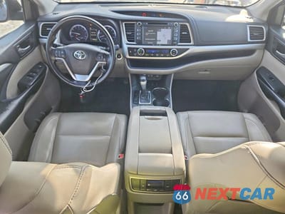 Zdjęcie 8 z 13 samochodu: 2018 TOYOTA HIGHLANDER XLE VIN:5TDJZRFH5JS525064 - miniatura