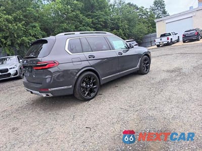 Czwarte zdjęcie samochodu z boku: 2026 BMW X7 XDRIVE40I VIN:5UX23EM06T9126112 - miniatura