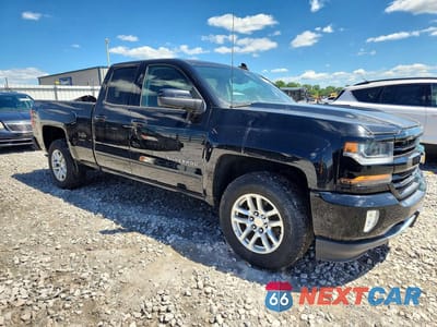 Czwarte zdjęcie samochodu z boku: 2017 CHEVROLET SILVERADO K1500 LT VIN:1GCVKREC9HZ210885 - miniatura