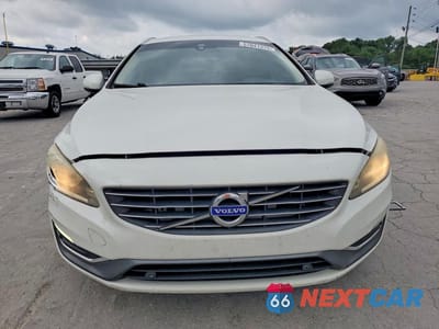 Piąte zdjęcie samochodu w środku: 2015 VOLVO V60 PREMIER VIN:YV140MEK3F1256391 - miniatura