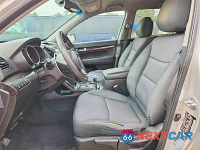 Zdjęcie 7 z 12 samochodu: 2013 KIA SORENTO LX VIN:5XYKTCA64DG401636 - miniatura
