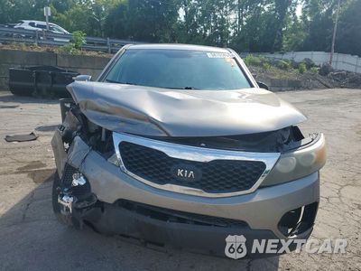 Piąte zdjęcie samochodu w środku: 2011 KIA SORENTO LX VIN:5XYKTCA19BG099620 - miniatura