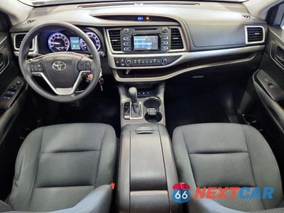 Zdjęcie 8 z 13 samochodu: 2015 TOYOTA HIGHLANDER LE VIN:5TDBKRFH4FS121429 - miniatura