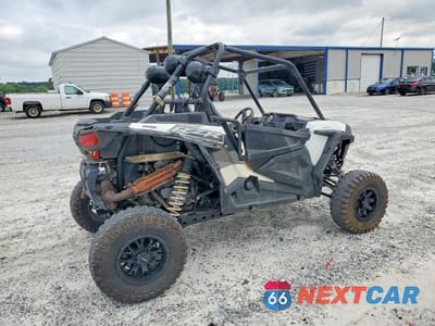 Czwarte zdjęcie samochodu z boku: 2015 POLARIS RZR UTILITY VEHICLE VIN:3NSVDE993FF374040 - miniatura