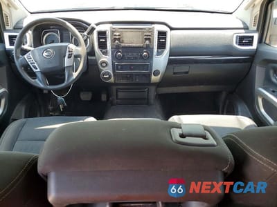 Zdjęcie 8 z 13 samochodu: 2017 NISSAN TITAN XD SV VIN:1N6BA1F35HN575249 - miniatura