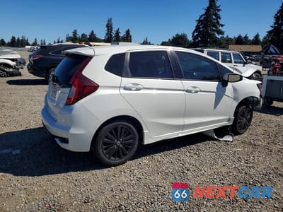 Trzecie zdjęcie samochodu z tyłu: 2018 HONDA FIT SPORT VIN:3HGGK5H63JM707639 - miniatura