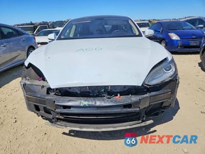 Piąte zdjęcie samochodu w środku: 2013 TESLA MODEL S VIN:5YJSA1CG7DFP07530 - miniatura