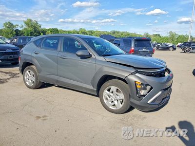 Czwarte zdjęcie samochodu z boku: 2025 HYUNDAI KONA SE VIN:KM8HACAB0SU256003 - miniatura