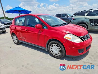 Czwarte zdjęcie samochodu z boku: 2011 NISSAN VERSA 1.8 S VIN:3N1BC1CPXBL494603 - miniatura
