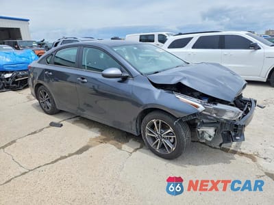 Czwarte zdjęcie samochodu z boku: 2022 KIA FORTE LXS VIN:3KPF24AD8NE427700 - miniatura