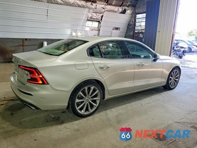 Trzecie zdjęcie samochodu z tyłu: 2021 VOLVO S60 T6 MOMENTUM VIN:7JRA22TKXMG093017 - miniatura