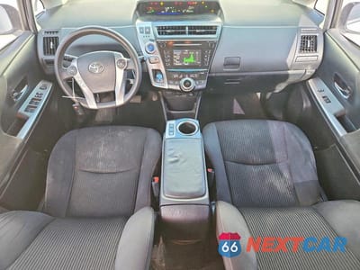 Zdjęcie 8 z 13 samochodu: 2016 TOYOTA PRIUS V TWO VIN:JTDZN3EU2GJ044124 - miniatura