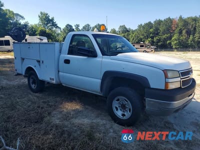 Czwarte zdjęcie samochodu z boku: 2005 CHEVROLET SILVERADO C2500 HEAVY DUTY VIN:1GBHC24U85E295270 - miniatura