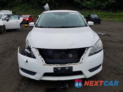 Piąte zdjęcie samochodu w środku: 2015 NISSAN SENTRA S VIN:3N1AB7AP4FY377970 - miniatura
