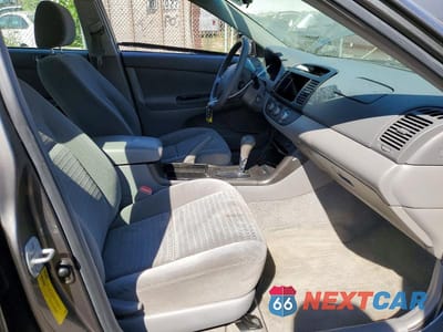 Zdjęcie 7 z 12 samochodu: 2005 TOYOTA CAMRY LE VIN:4T1BE30KX5U964145 - miniatura