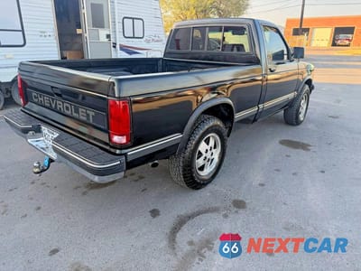 Czwarte zdjęcie samochodu z boku: 1993 CHEVROLET S TRUCK S10 VIN:1GCCS14R5P8158593 - miniatura