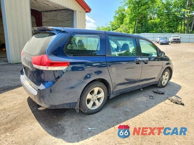 Trzecie zdjęcie samochodu z tyłu: 2011 TOYOTA SIENNA BASE 7-PASSENGER VIN:5TDZK3DC0BS131128 - miniatura