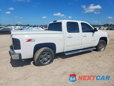 Trzecie zdjęcie samochodu z tyłu: 2011 CHEVROLET SILVERADO K1500 LTZ VIN:3GCPKTE34BG258176 - miniatura