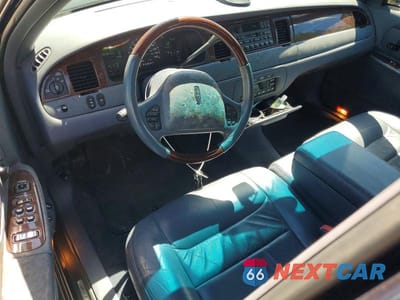Zdjęcie 8 z 12 samochodu: 2001 LINCOLN TOWN CAR SIGNATURE VIN:1LNHM82W51Y612622 - miniatura