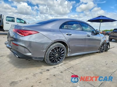 Trzecie zdjęcie samochodu z tyłu: 2022 MERCEDES-BENZ CLA 250 4MATIC VIN:W1K5J4HB6NN322738 - miniatura