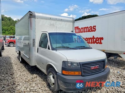 Czwarte zdjęcie samochodu z boku: 2022 GMC SAVANA BOX TRUCK VIN:7GZ37TC76NN011178 - miniatura