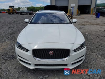 Piąte zdjęcie samochodu w środku: 2017 JAGUAR XE PRESTIGE VIN:SAJAE4BG0HA965391 - miniatura