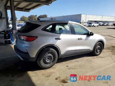 Trzecie zdjęcie samochodu z tyłu: 2020 FORD ESCAPE S VIN:1FMCU0F62LUA11684 - miniatura