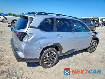 Trzecie zdjęcie samochodu z tyłu: 2025 SUBARU FORESTER PREMIUM HYBRID AWD VIN:JF2SLSED3SH416511 - miniatura