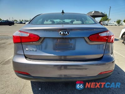 Zdjęcie 6 z 12 samochodu: 2016 KIA FORTE LX VIN:KNAFX4A6XG5443783 - miniatura