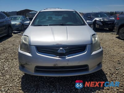 Piąte zdjęcie samochodu w środku: 2010 NISSAN SENTRA 2.0 VIN:3N1AB6AP5AL729115 - miniatura