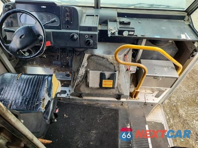 Zdjęcie 8 z 13 samochodu: 2000 FORD E350 DELIVERY TRUCK VIN:1FCJE39L5YHA77531 - miniatura