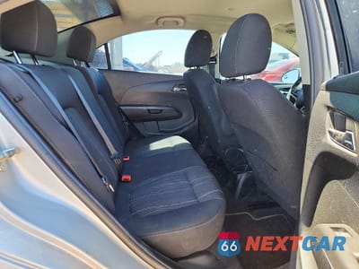 Zdjęcie 10 z 12 samochodu: 2014 CHEVROLET SONIC LT VIN:1G1JC5SH3E4152570 - miniatura