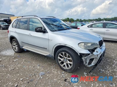 Czwarte zdjęcie samochodu z boku: 2011 BMW X5 XDRIVE35I VIN:5UXZV4C57BL411810 - miniatura