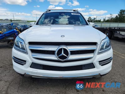 Piąte zdjęcie samochodu w środku: 2015 MERCEDES-BENZ GL 350 BLUETEC VIN:4JGDF2EE6FA464604 - miniatura