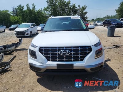 Piąte zdjęcie samochodu w środku: 2023 HYUNDAI VENUE SEL VIN:KMHRC8A34PU211500 - miniatura