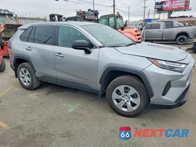 Czwarte zdjęcie samochodu z boku: 2024 TOYOTA RAV4 LE VIN:2T3F1RFV9RW479820 - miniatura