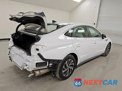 Trzecie zdjęcie samochodu z tyłu: 2026 HYUNDAI SONATA HYBRID BLUE VIN:KMHL24JJ2TA142883 - miniatura