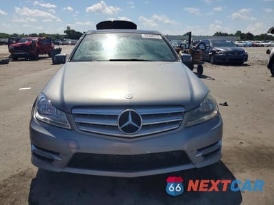 Piąte zdjęcie samochodu w środku: 2013 MERCEDES-BENZ C 250 VIN:WDDGF4HB6DR296384 - miniatura