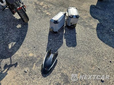 Zdjęcie 9 z 10 samochodu: 2022 MOTO GUZZI V85 TT GUARDIA D'ONORE VIN:ZGUKYUE03NM000007 - miniatura