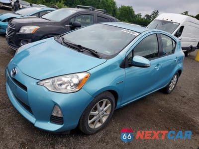 2013 TOYOTA PRIUS C THREE JTDKDTB32D1043986 - główne zdjęcie licytacji z USA - miniatura