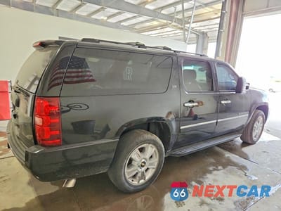 Trzecie zdjęcie samochodu z tyłu: 2013 CHEVROLET SUBURBAN K1500 LTZ VIN:1GNSKKE70DR304684 - miniatura