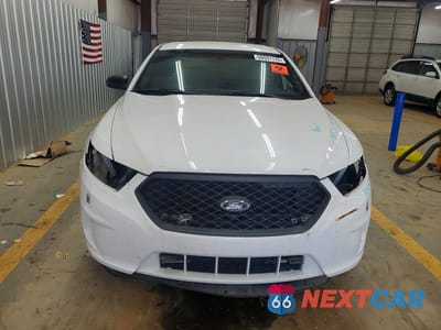 Piąte zdjęcie samochodu w środku: 2019 FORD TAURUS POLICE INTERCEPTOR VIN:1FAHP2MK7KG101445 - miniatura