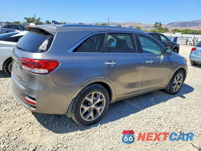 Trzecie zdjęcie samochodu z tyłu: 2017 KIA SORENTO SX V6 VIN:5XYPK4A50HG226975 - miniatura