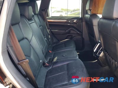 Zdjęcie 10 z 12 samochodu: 2011 PORSCHE CAYENNE S HYBRID VIN:WP1AE2A24BLA92800 - miniatura